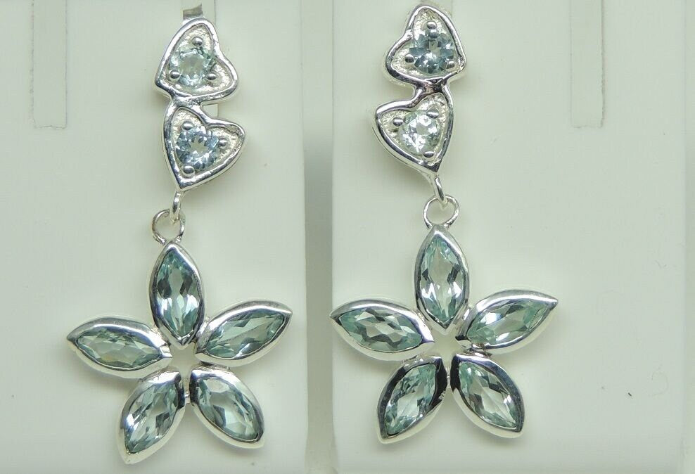 1,55 Carat Blautopas Blumen Ohrstecker, Ohrhanger,925 Silber mit Herzen