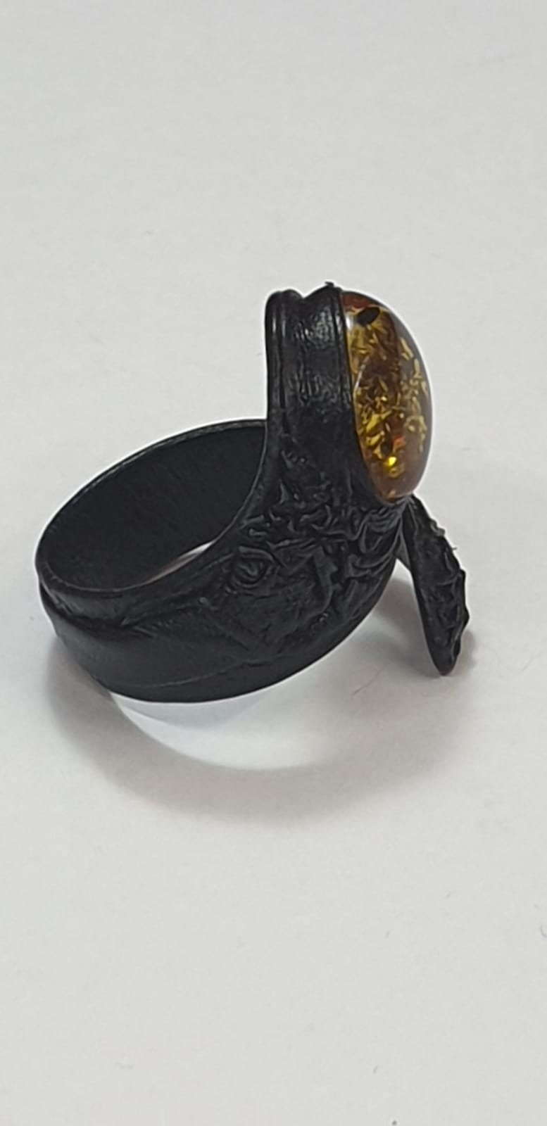 stylischer Bernstein Cabochon Lederring Top Bernstein ca 13 x 10 mm  Unikat