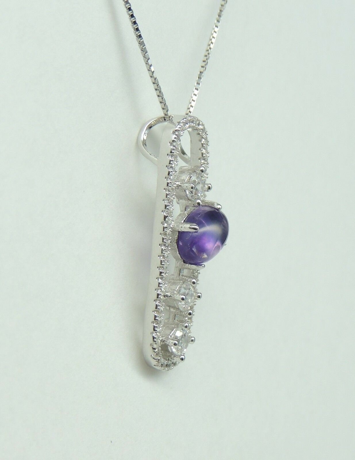 Edler 0,8 Carat Amethyst Anhänger 925 Silber Cabochon mit Zirkonia