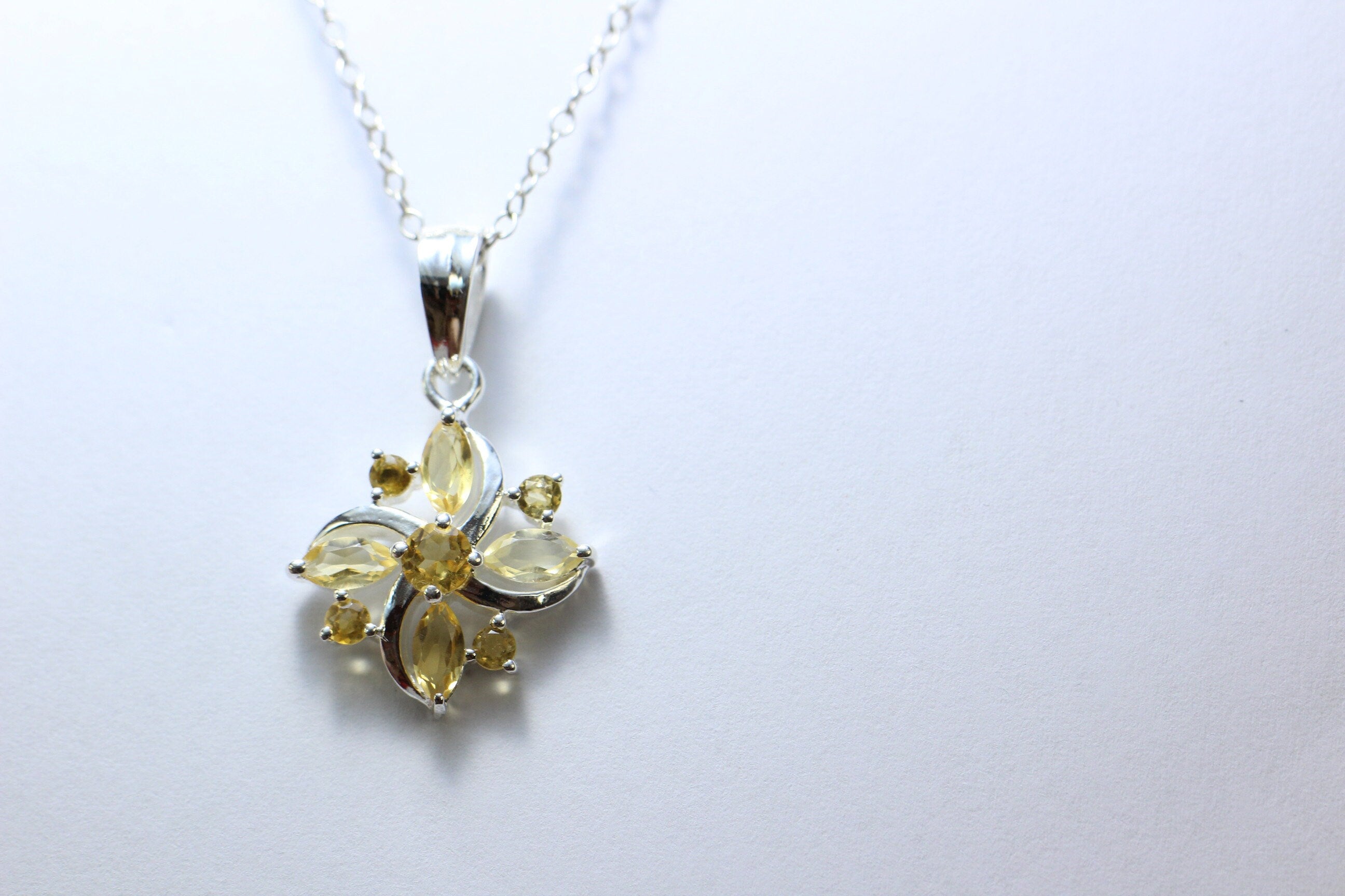 Echter Citrin Anhänger 925 Silber  0,8 Karat Gelber Edelstein Schmuck  Goldener Edelstein Anhänger Handgefertigt  Geschenk für Sie