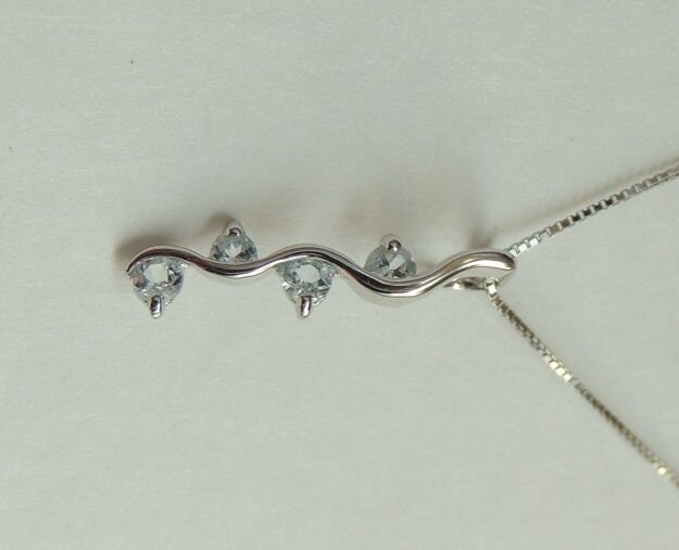 Edler 0,63 Carat Blautoas Anhanger 925 Silber Topas Collier Kette Sky blue Topas