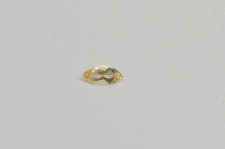 echter Citrin 4 x 2 mm Marquise Navette, 0,06 Carat Edelstein