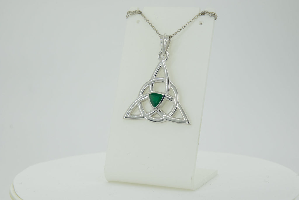 0,8 Carat grüner Onyx Anhanger keltischen Knotenmuster 925 Silber Unendllichkeit