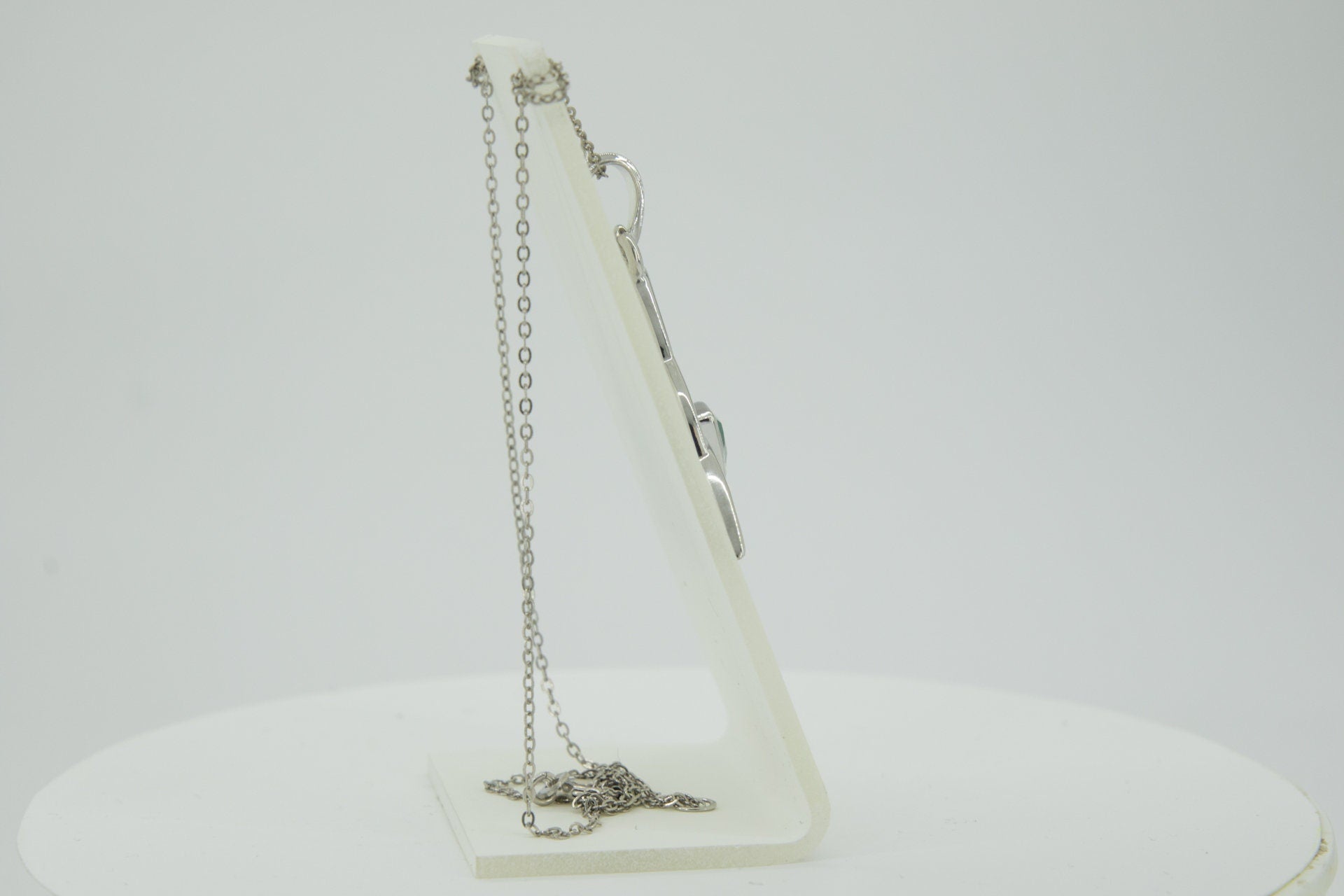 0,8 Carat grüner Onyx Anhanger keltischen Knotenmuster 925 Silber Unendllichkeit