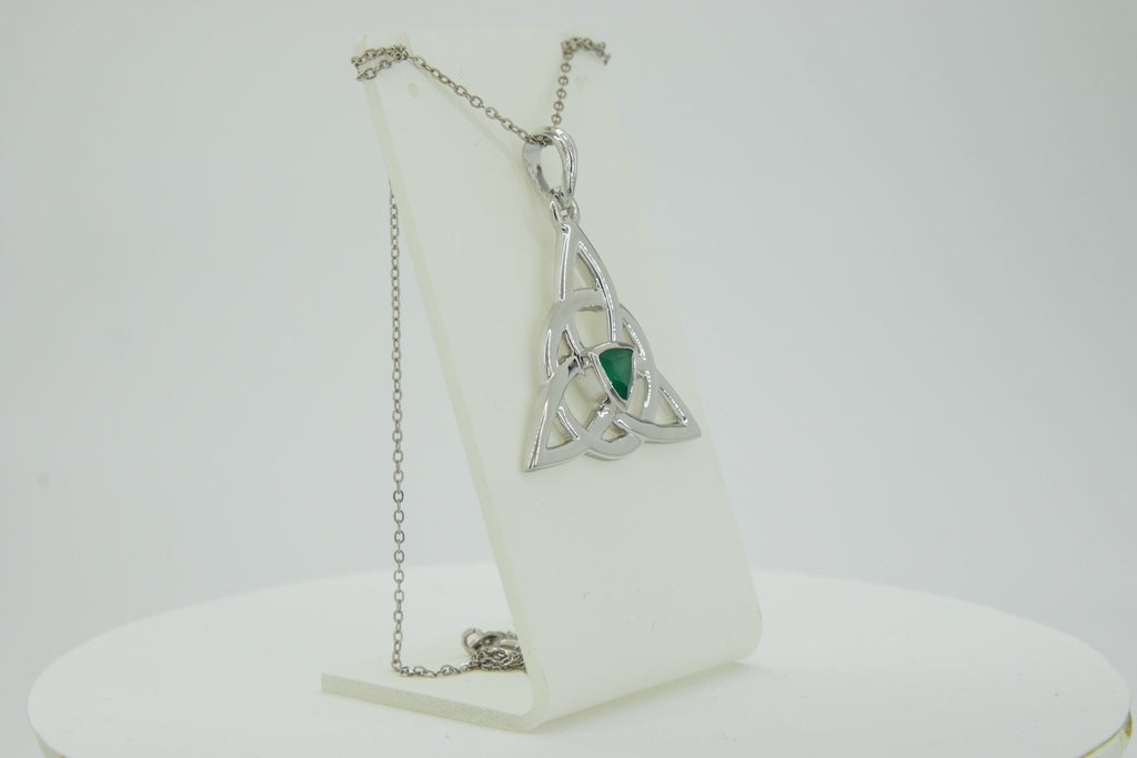 0,8 Carat grüner Onyx Anhanger keltischen Knotenmuster 925 Silber Unendllichkeit