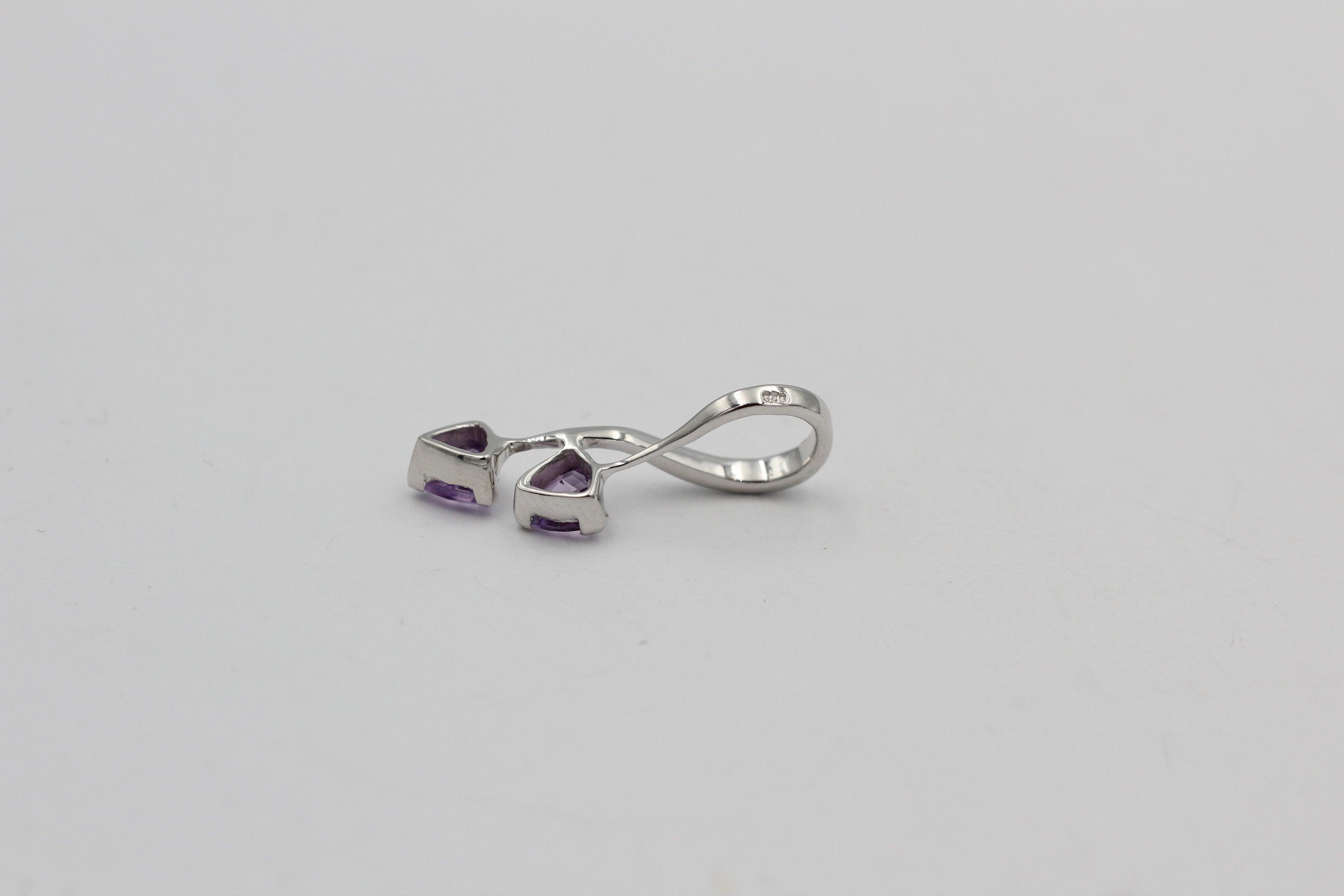 Amethyst Kette Silber 925 - Geburtsstein Februar Geschenk - Trillion Schliff Anhänger - Minimalistischer Violetter Schmuck - Edles Unikat
