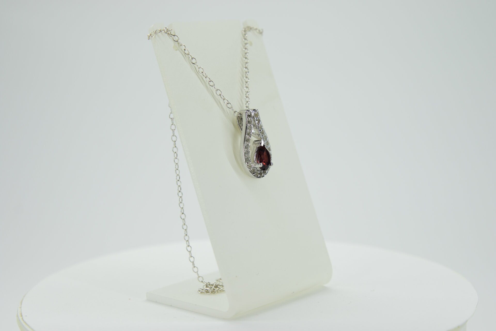 0,65 Carat Granat Anhanger 925 Silber weisstopas 925 Silber Collier Kette