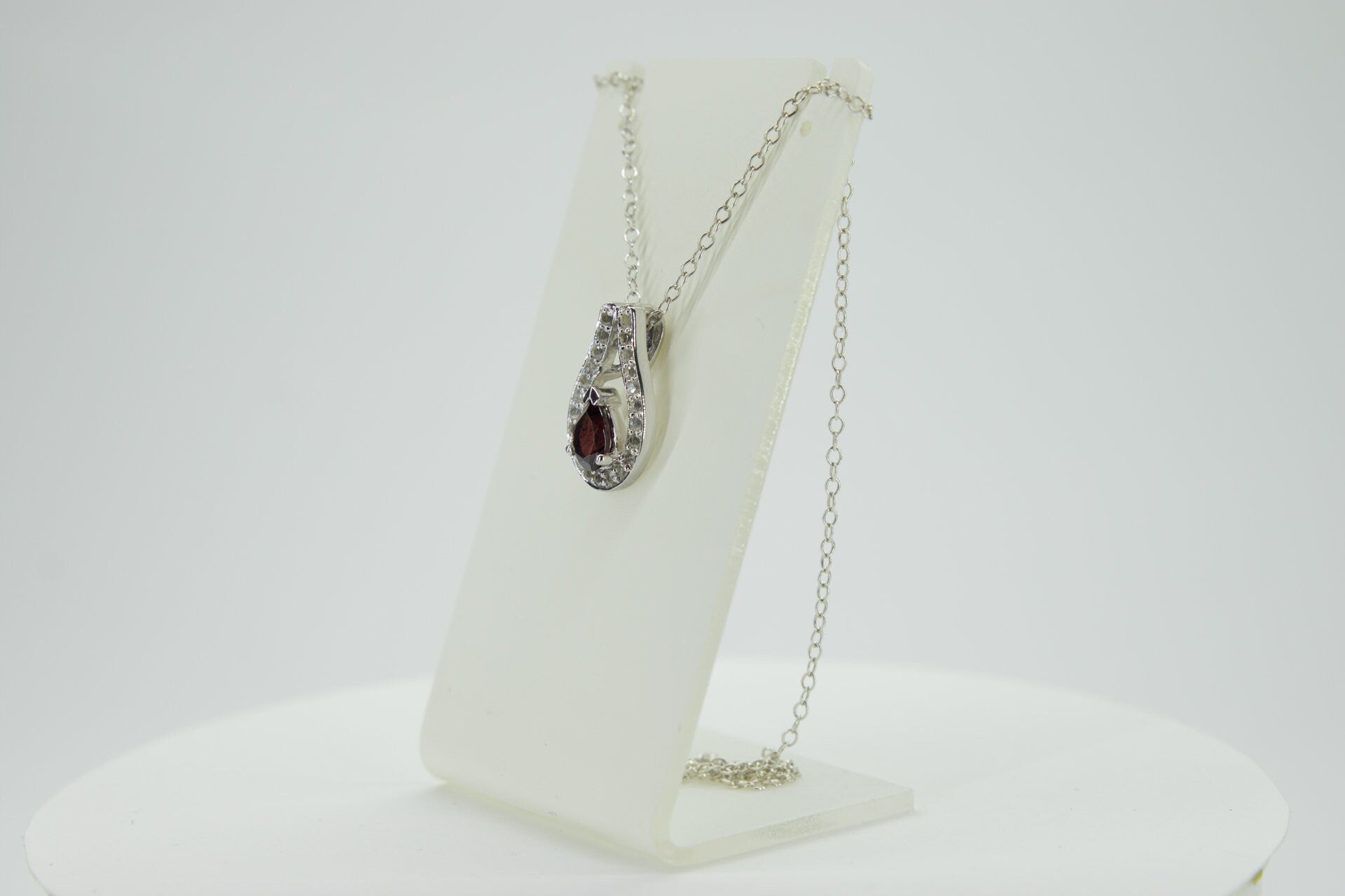 0,65 Carat Granat Anhanger 925 Silber weisstopas 925 Silber Collier Kette