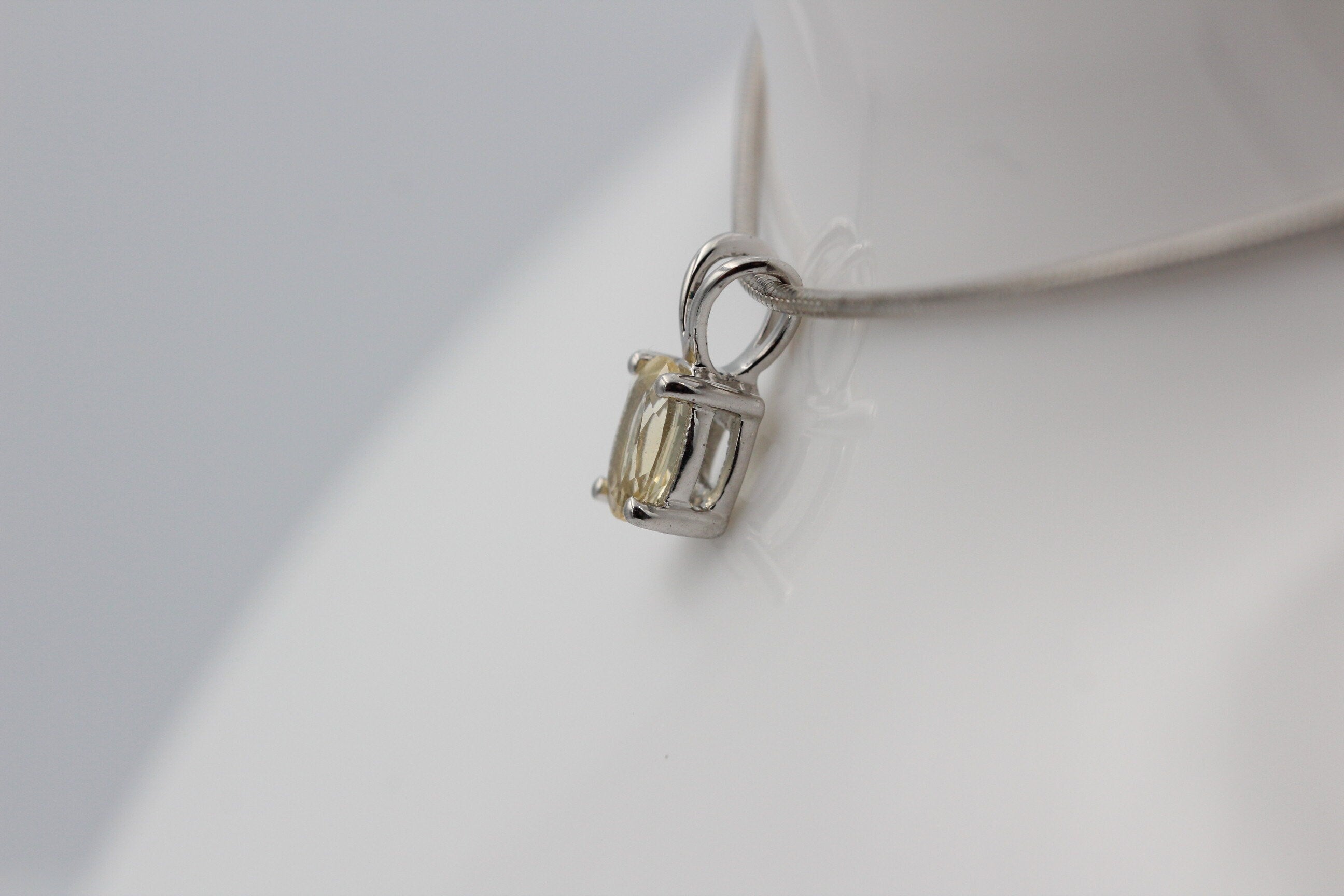 Edler 0,70 Carat Citrin Anhanger 925 Silber Collier Kette gelber Edelstein