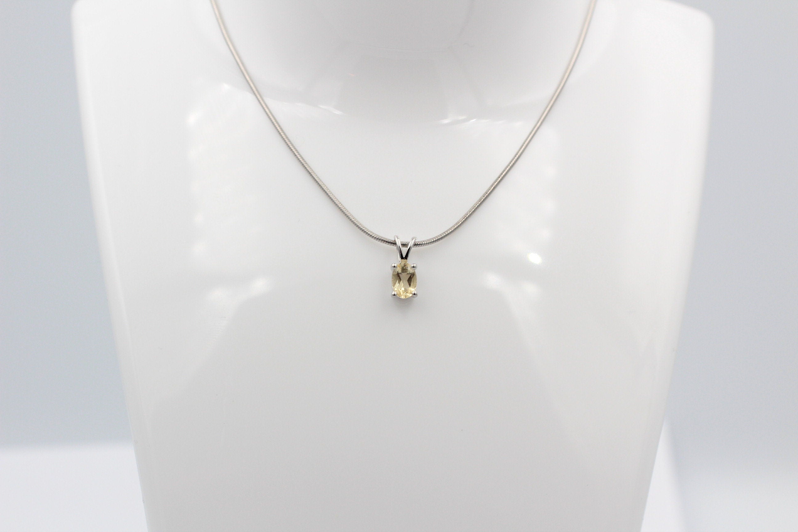Edler 0,70 Carat Citrin Anhanger 925 Silber Collier Kette gelber Edelstein