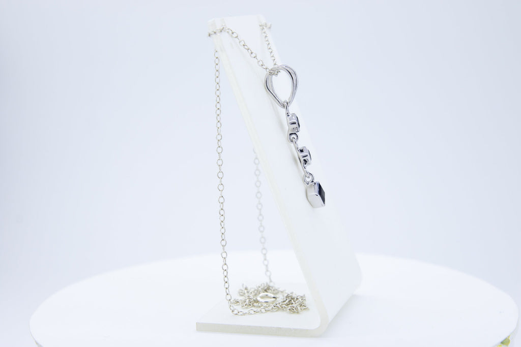 Edler 0,69 Carat schwarzer Spinell Anhanger 925 Silber Collier Kette Edelstein