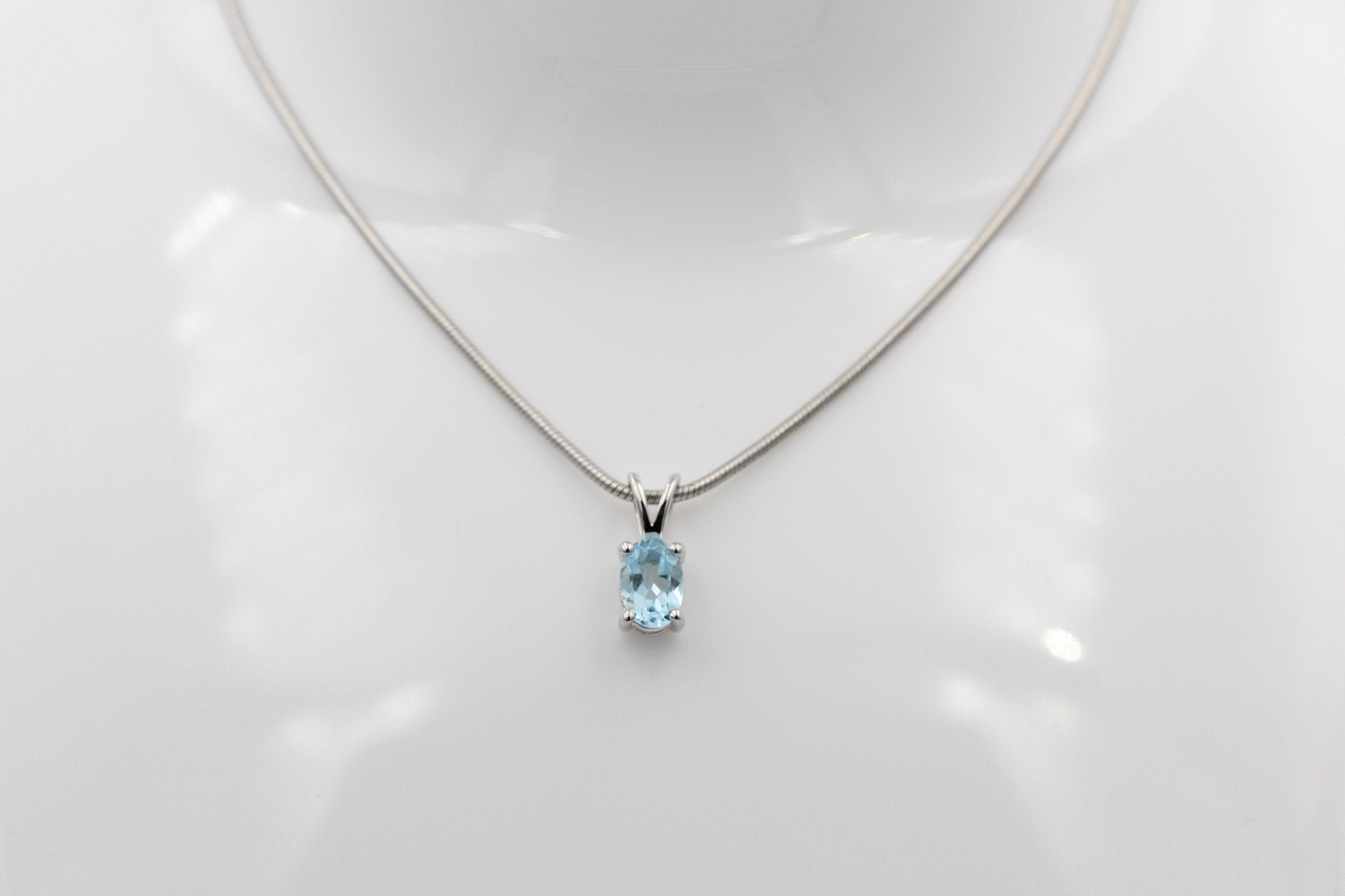 Edler 0,70 Carat Blautopas Anhanger 925 Silber Collier Kette sky blue Topas