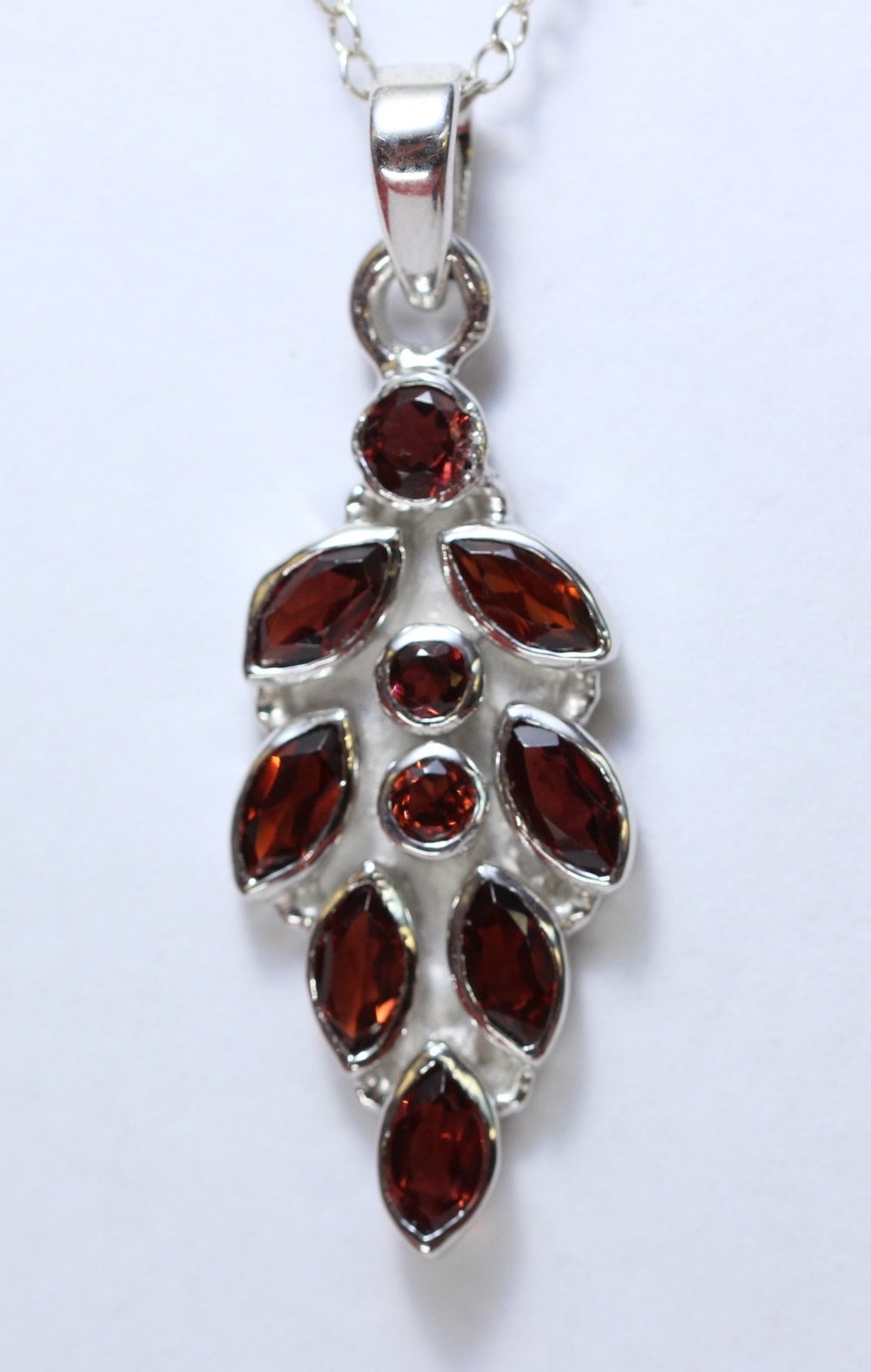 2,63 Carat Granat Designer Anhanger 925 Silber Collier Kette blutroter Granat