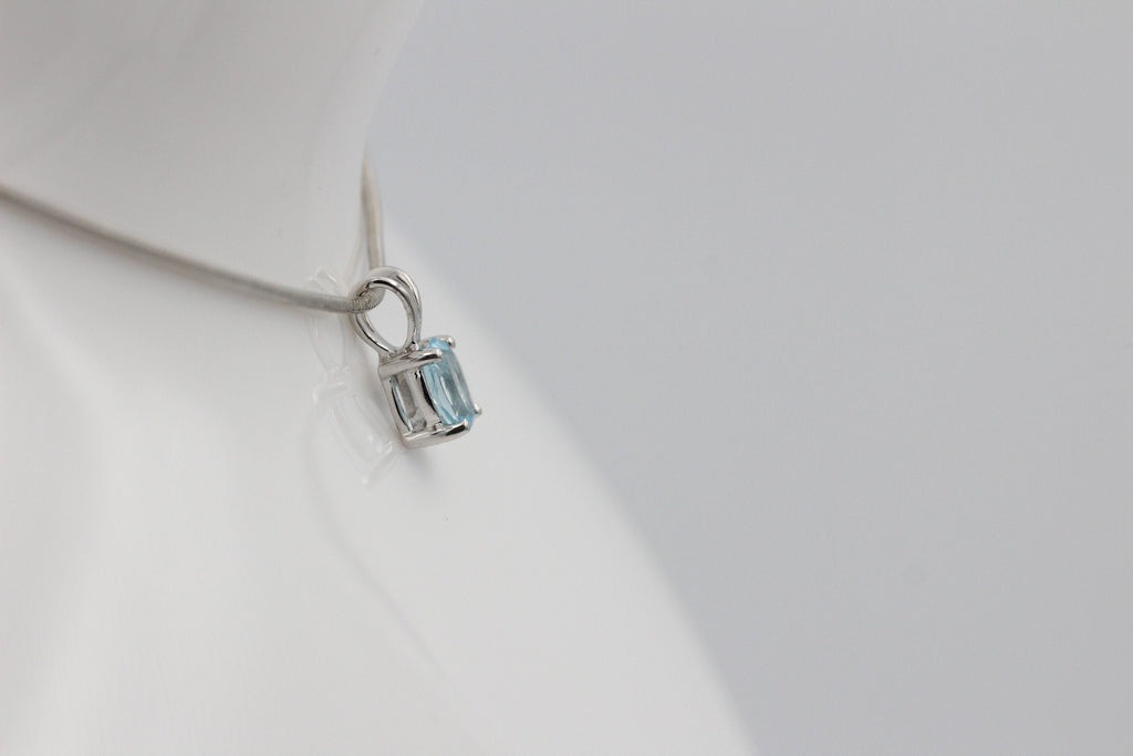 Edler 0,70 Carat Blautopas Anhanger 925 Silber Collier Kette sky blue Topas