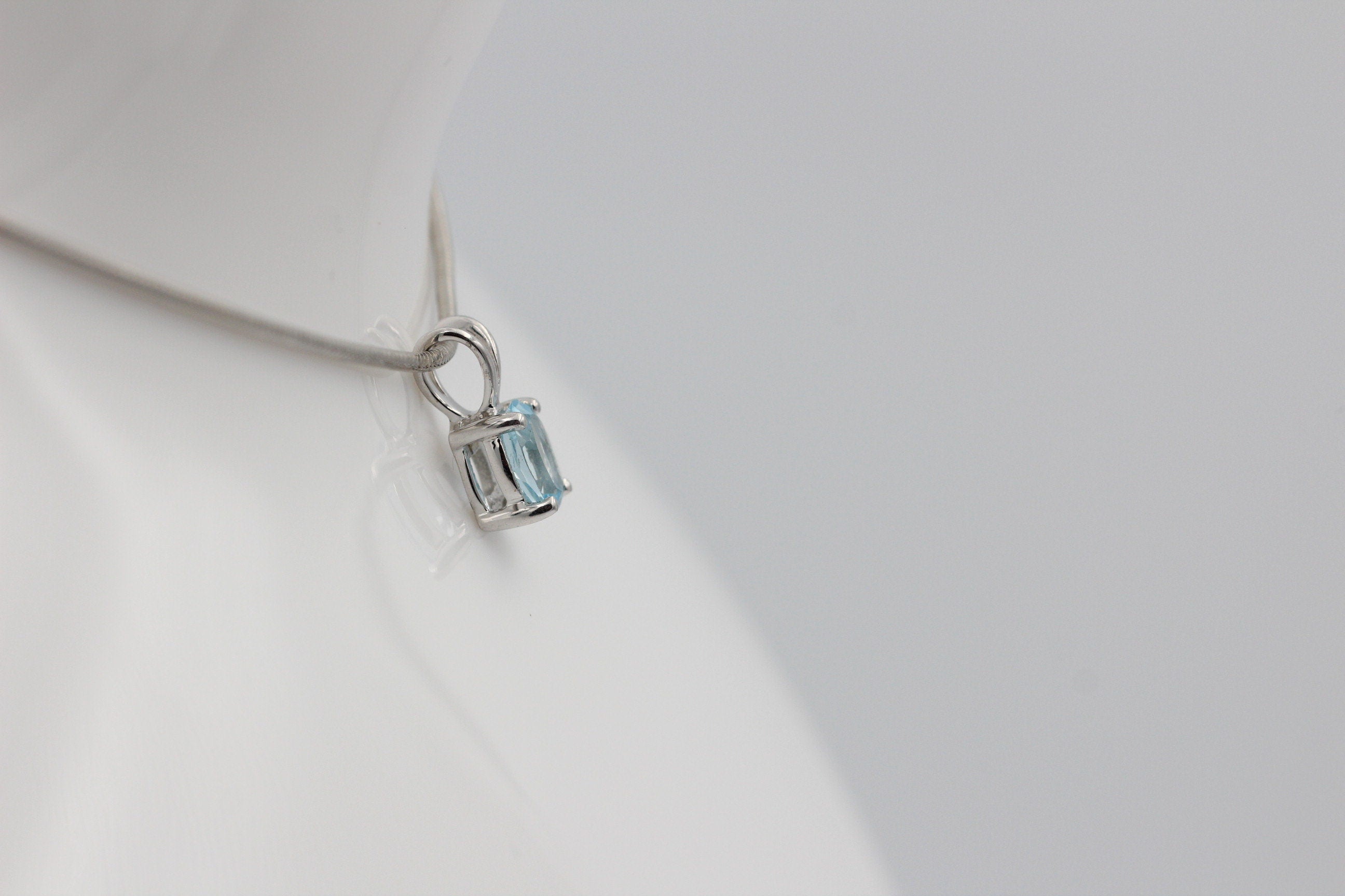 Edler 0,70 Carat Blautopas Anhanger 925 Silber Collier Kette sky blue Topas