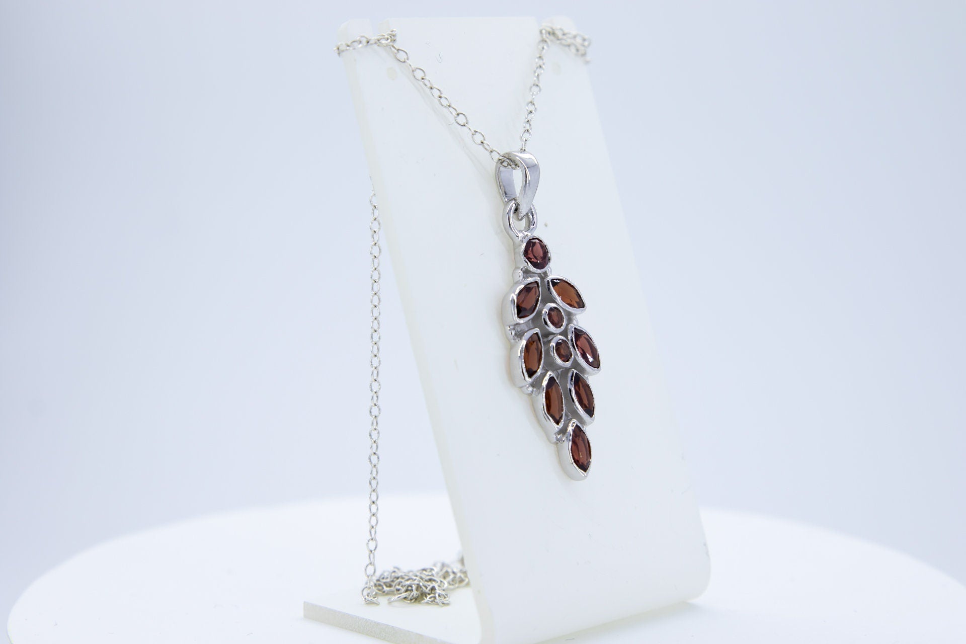 2,63 Carat Granat Designer Anhanger 925 Silber Collier Kette blutroter Granat