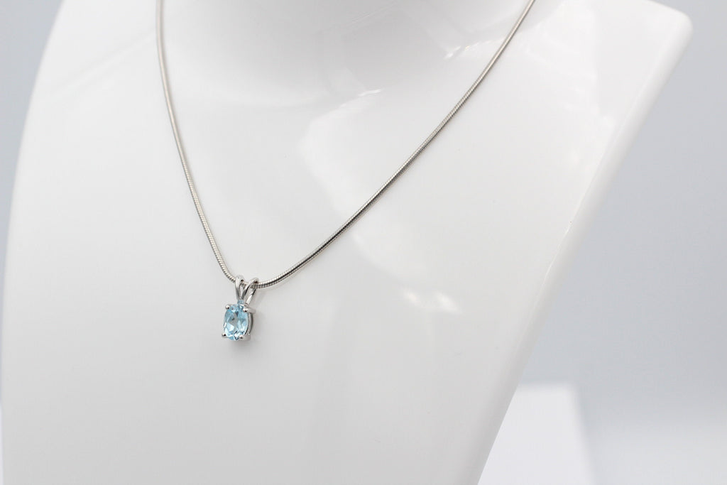 Edler 0,70 Carat Blautopas Anhanger 925 Silber Collier Kette sky blue Topas