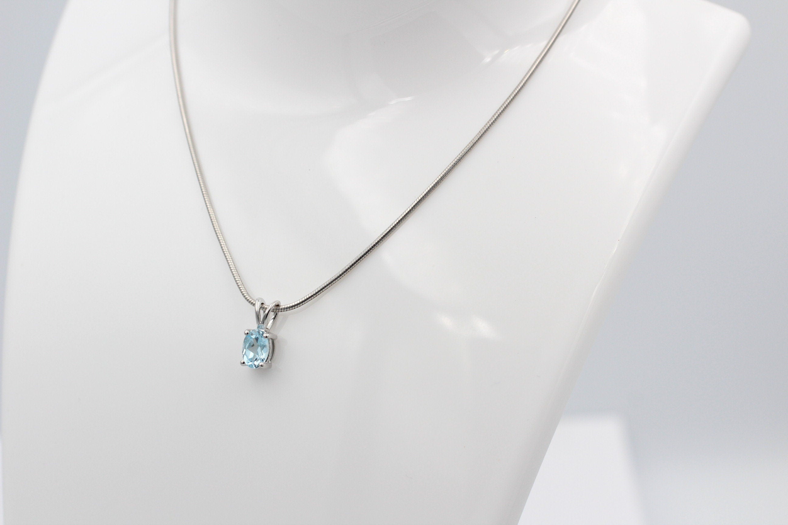 Edler 0,70 Carat Blautopas Anhanger 925 Silber Collier Kette sky blue Topas