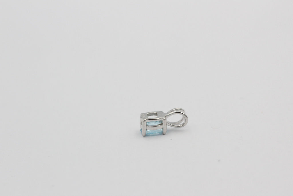 Edler 0,70 Carat Blautopas Anhanger 925 Silber Collier Kette sky blue Topas