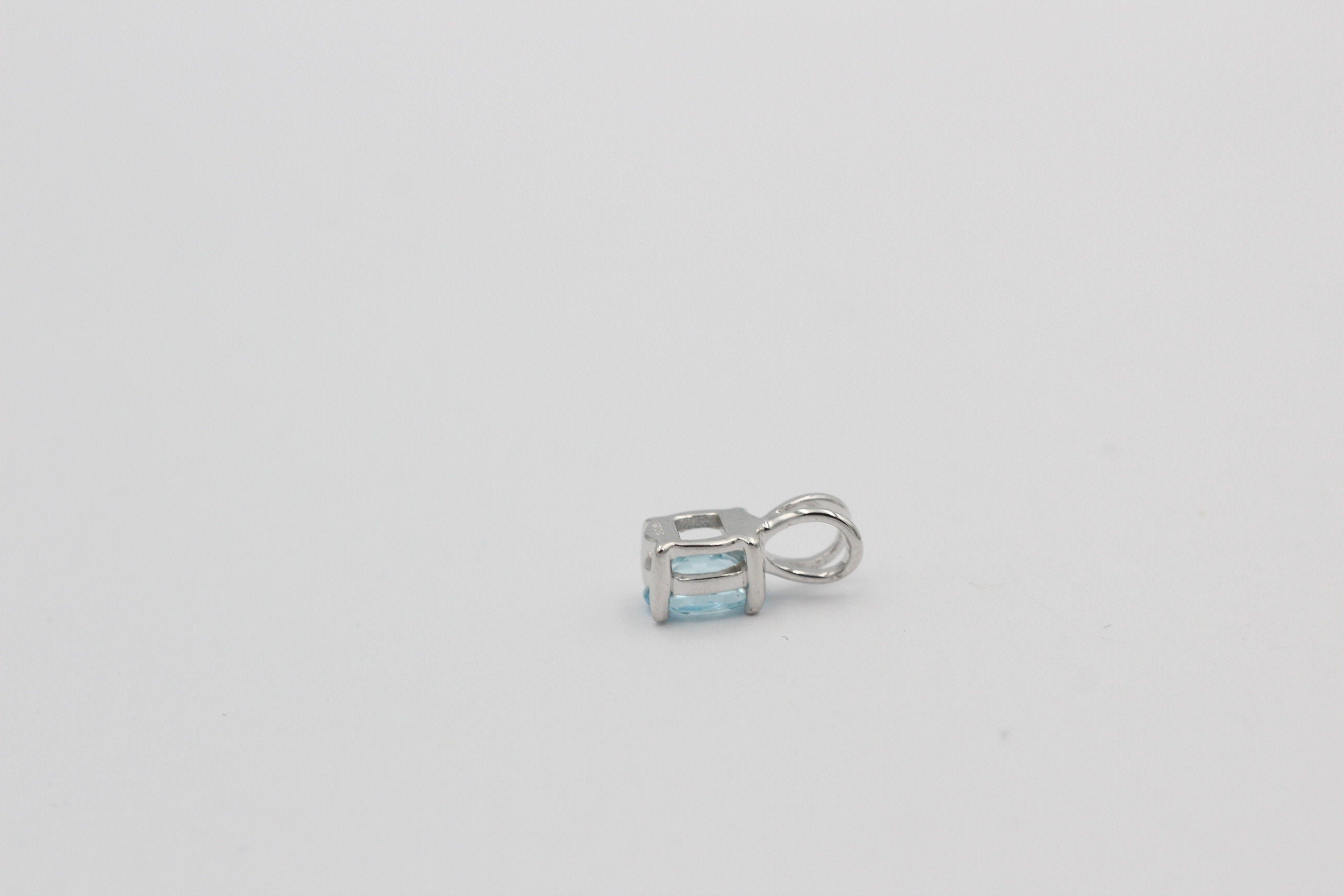 Edler 0,70 Carat Blautopas Anhanger 925 Silber Collier Kette sky blue Topas