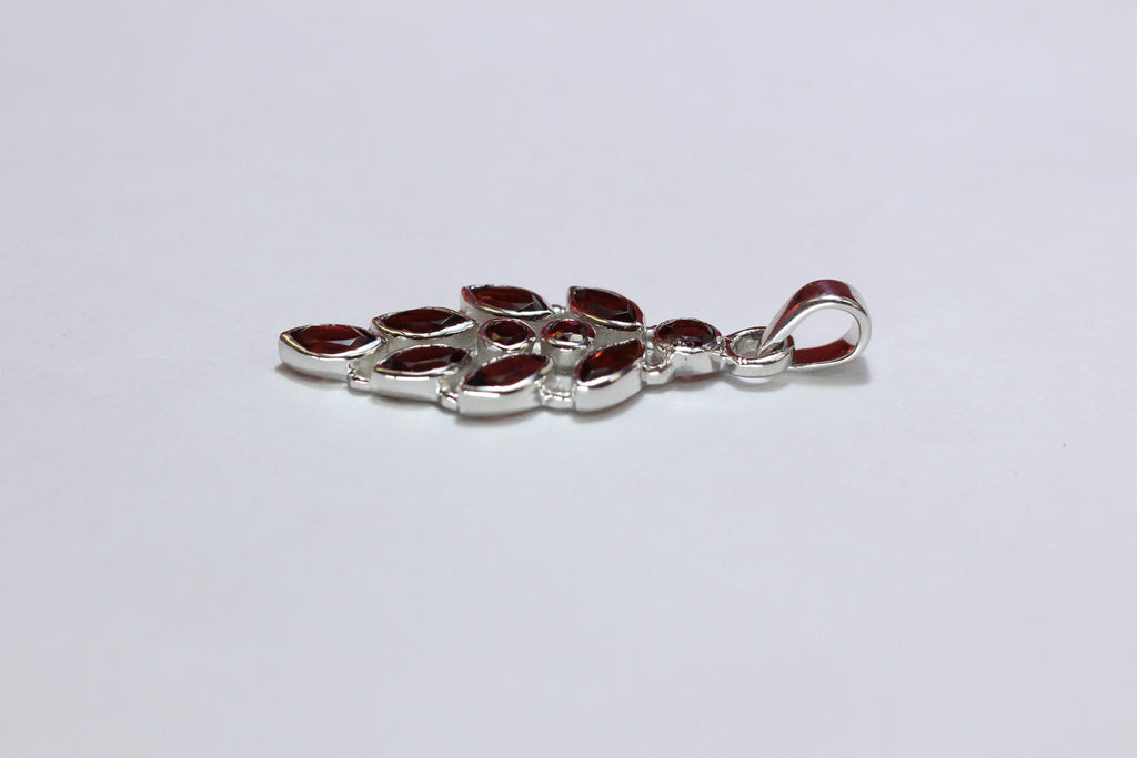 2,63 Carat Granat Designer Anhanger 925 Silber Collier Kette blutroter Granat
