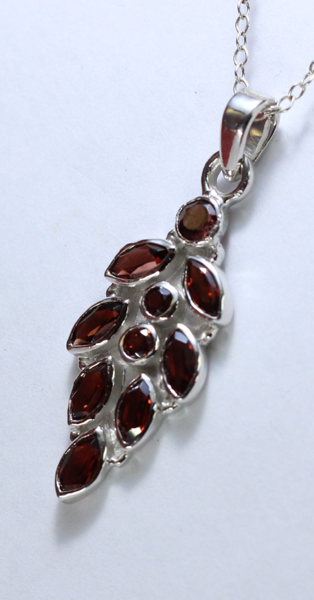 2,63 Carat Granat Designer Anhanger 925 Silber Collier Kette blutroter Granat