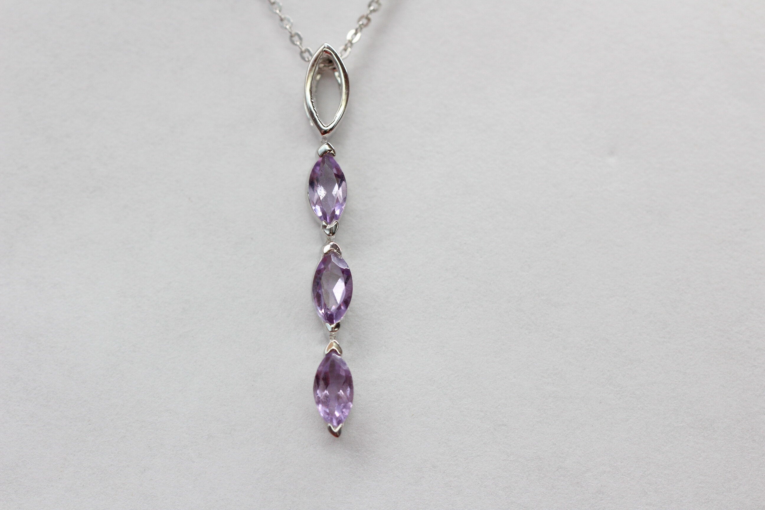 Edler 0,78 Carat Amethyst Anhanger 925 Silber Collier Kette Edelsteinanhanger