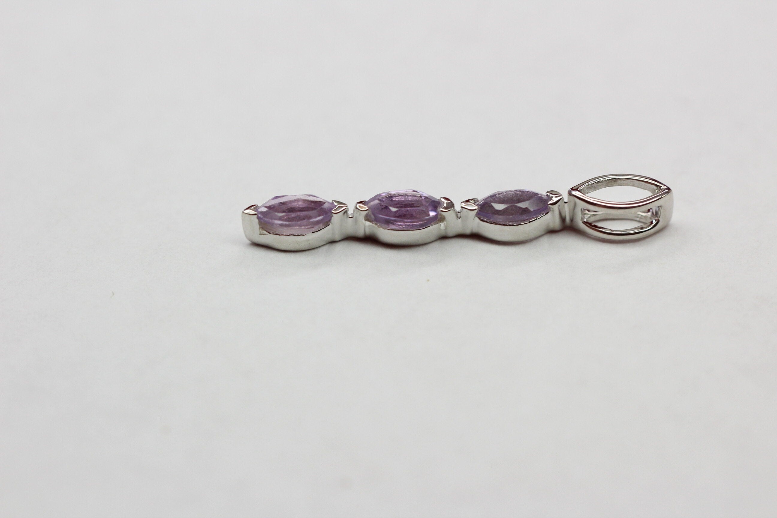 Edler 0,78 Carat Amethyst Anhanger 925 Silber Collier Kette Edelsteinanhanger