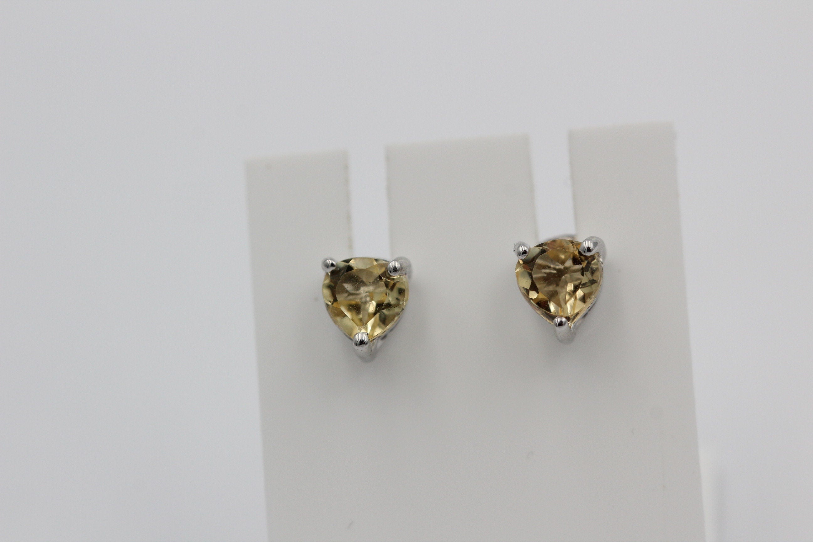 0,9 Carat Citrin Herz Ohrstecker 925 Silber Herzohrstecker gelber Edelstein