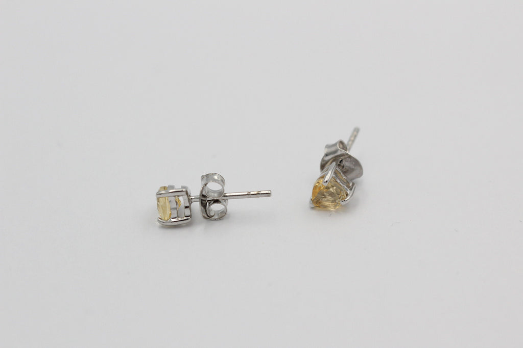 0,9 Carat Citrin Herz Ohrstecker 925 Silber Herzohrstecker gelber Edelstein