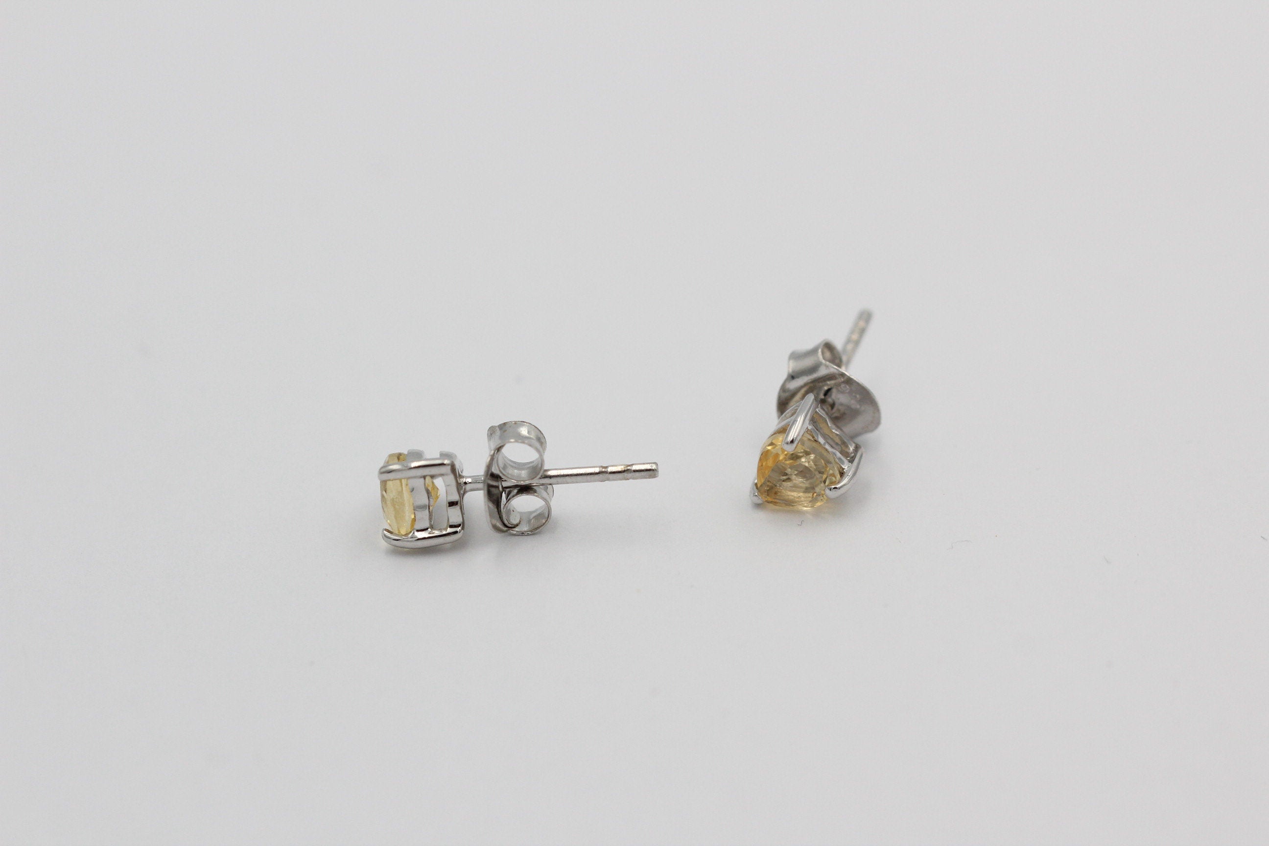 0,9 Carat Citrin Herz Ohrstecker 925 Silber Herzohrstecker gelber Edelstein