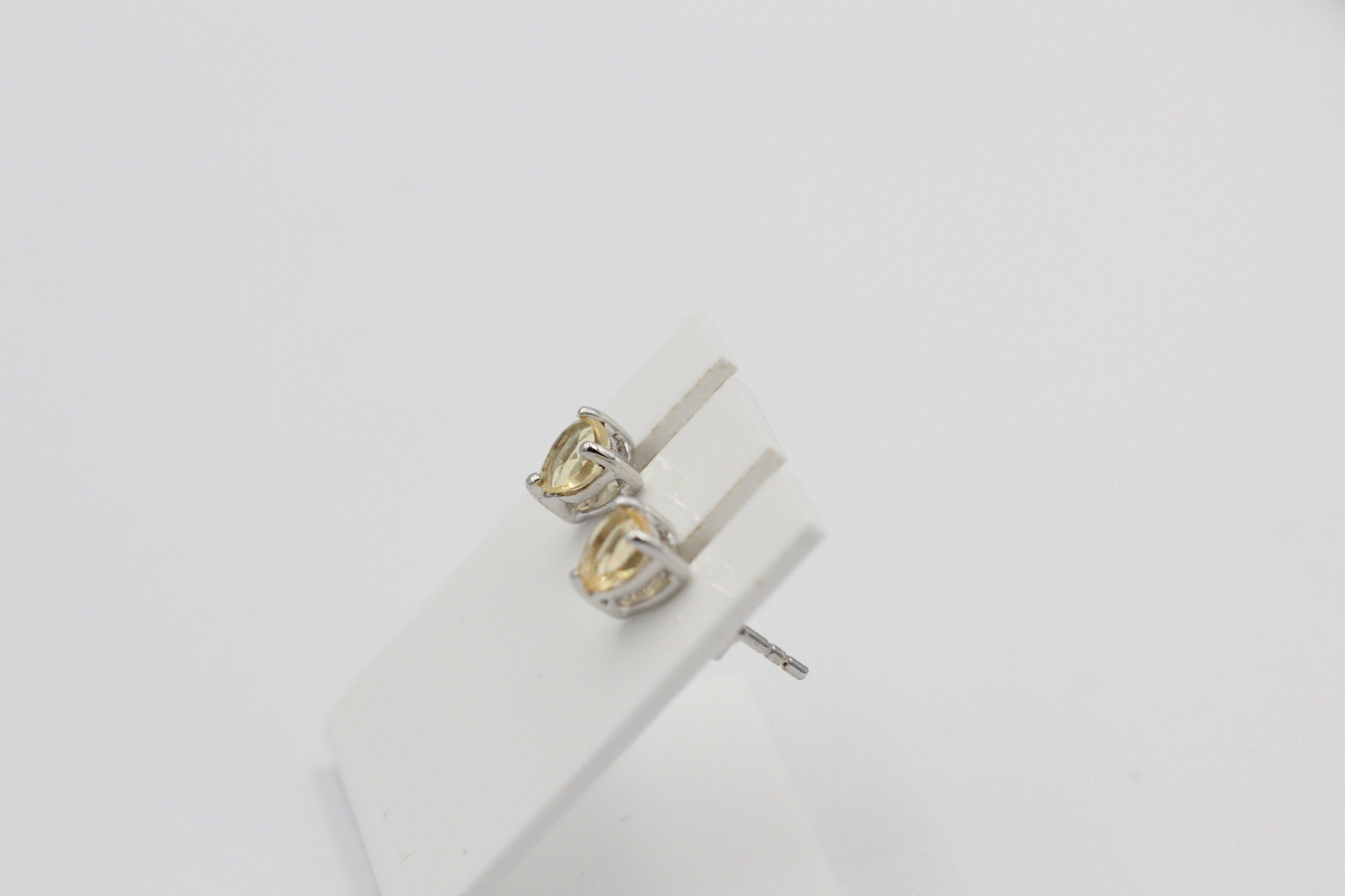 0,9 Carat Citrin Herz Ohrstecker 925 Silber Herzohrstecker gelber Edelstein