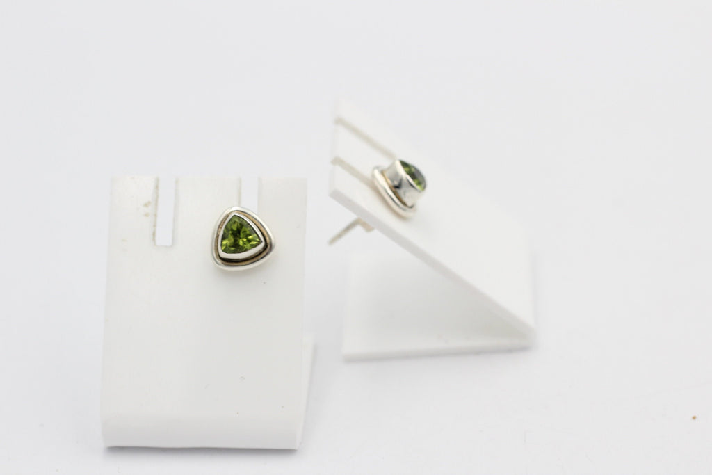 Edler 0,85 Carat Peridot Ohrstecker 925 Silber Olivin Ohrschmuck Edelstein