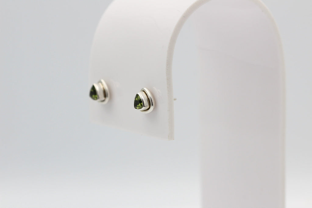 Edler 0,85 Carat Peridot Ohrstecker 925 Silber Olivin Ohrschmuck Edelstein