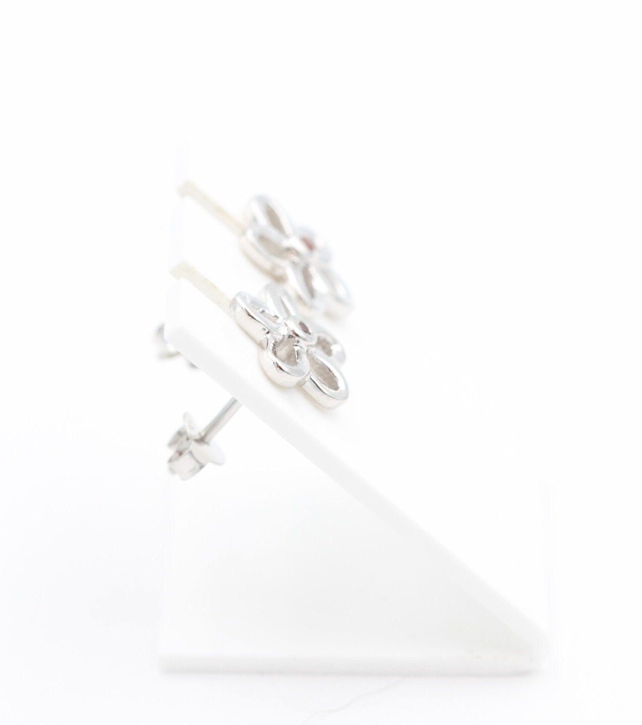 0,02 Carat roter Diamant Blumen Ohrstecker 925 Silber I2-I3 Top Edel