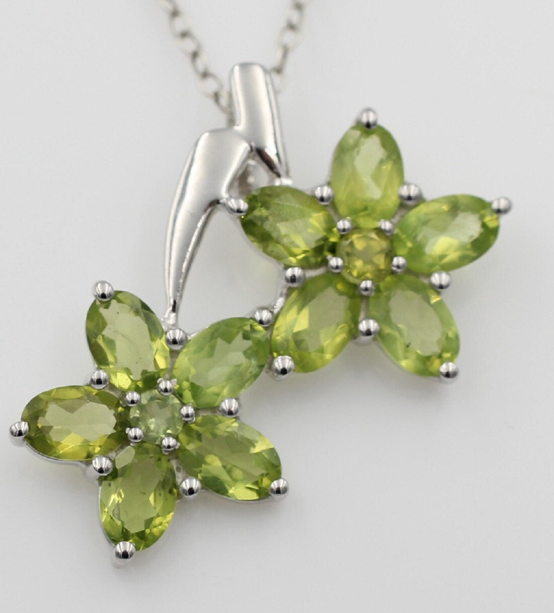 Edler 4,25 Carat Peridot Blüten Anhänger 925 Silber Collier Kette Olivin Top