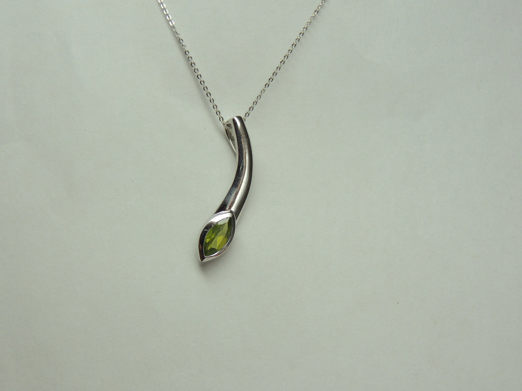 Design pur 0,85 Carat Peridot Anhanger 925 Silber Collier Kette maigraner Edelstein