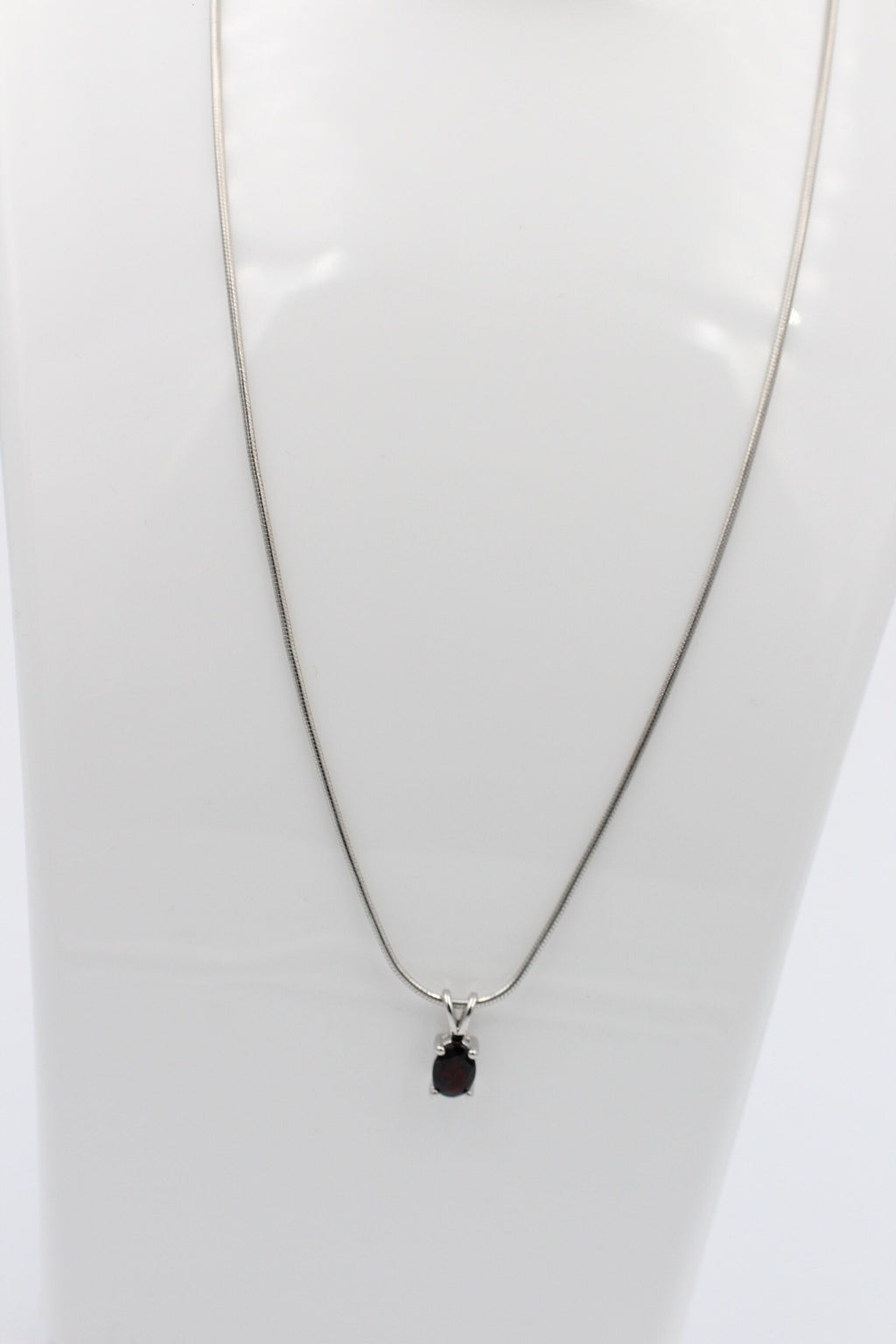Edler 0,70 Carat Granat  Anhanger 925 Silber Collier Kette roter Edelstein Top