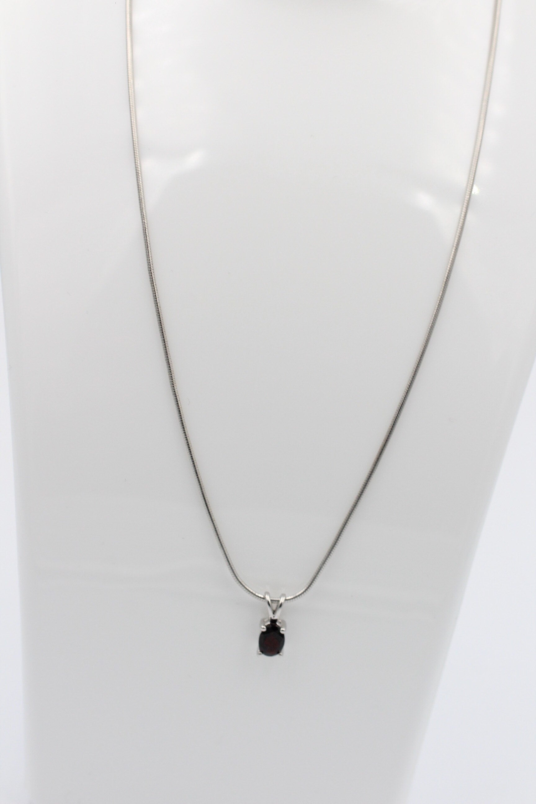 Edler 0,70 Carat Granat  Anhanger 925 Silber Collier Kette roter Edelstein Top