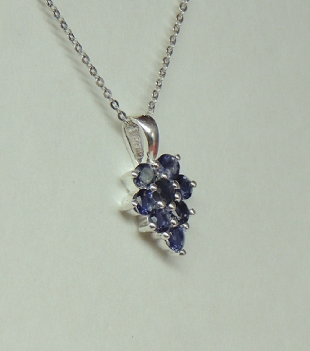 Edler 0,8 Carat Iolith Anhanger 925 Silber Collier Kette Wassersaphir Luchssaphir