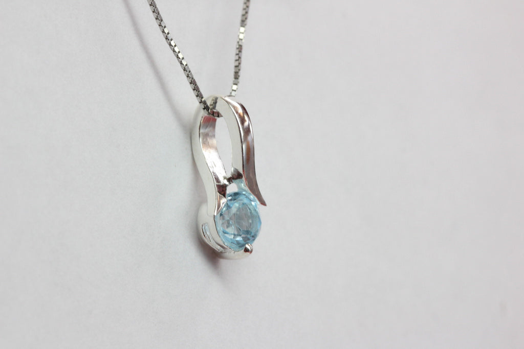 Edle 0,82 Carat Blautopas Anhanger 925 Silber Collier Kette sky blue Topas