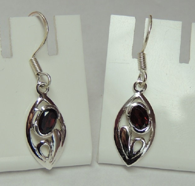 Edle 1,18 Carat romantische Granat Ohrhanger 925 Silber blutroter Edelstein Ohrschmuck