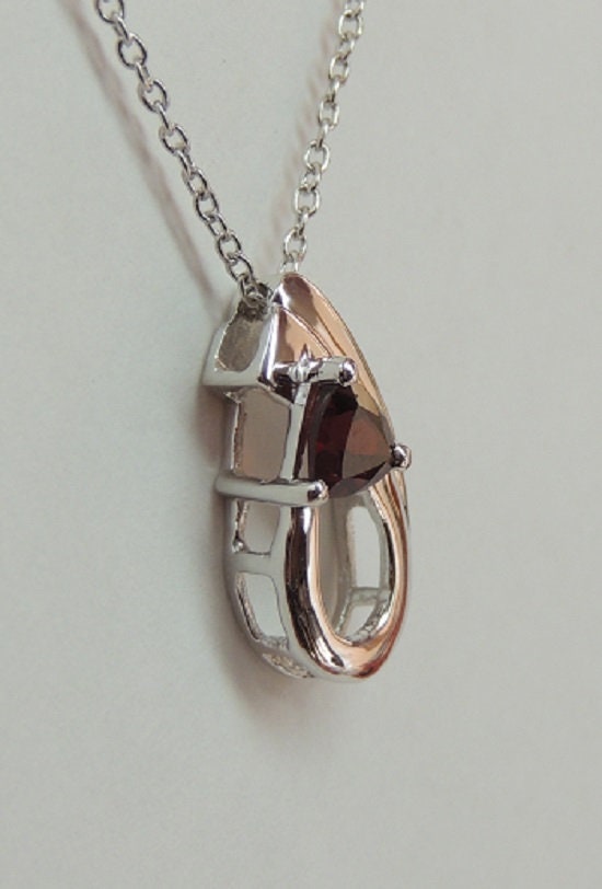 Edler 0,50 Carat Granat Anhanger 925 Silber Collier Kette blutroter Edelstein Trillion