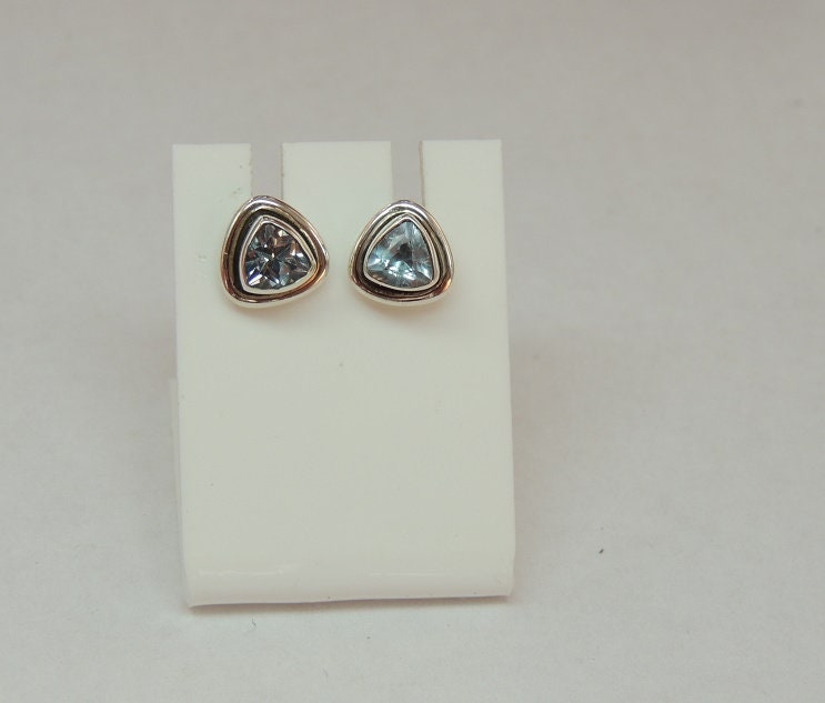 0,84 Carat Blautopas Trillion Ohrstecker 925 Silber blauer Topas Sky blue