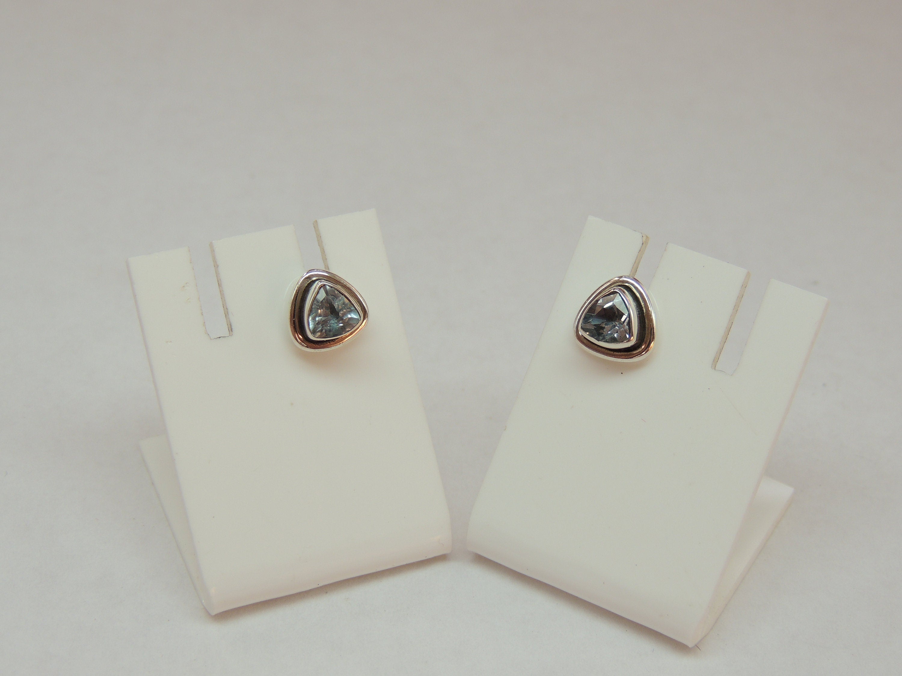 0,84 Carat Blautopas Trillion Ohrstecker 925 Silber blauer Topas Sky blue