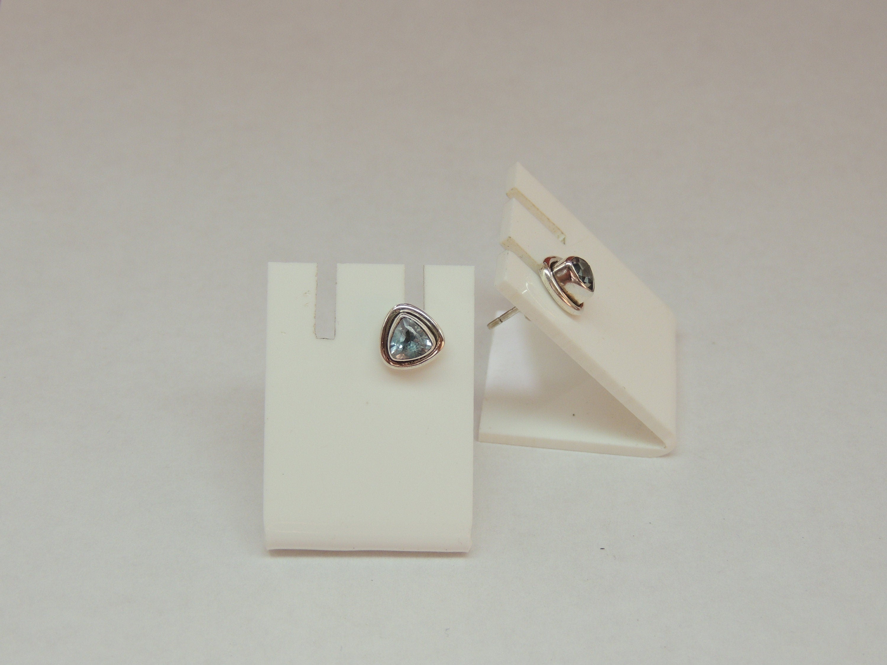 0,84 Carat Blautopas Trillion Ohrstecker 925 Silber blauer Topas Sky blue