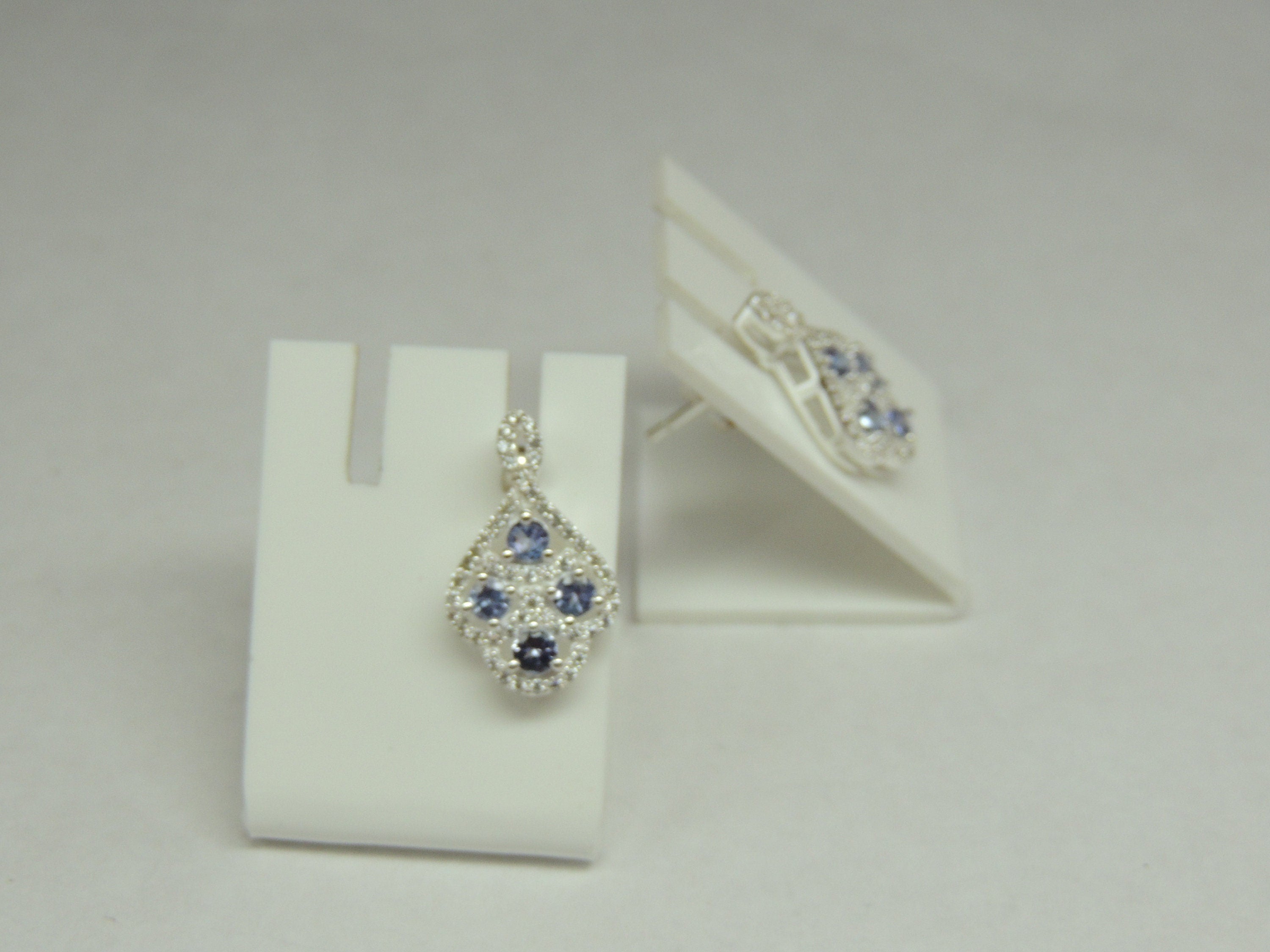 Edle 0,8 Carat echte Tansanit Ohrstecker 925 Silber mit Zirkonia top..aus Tansania