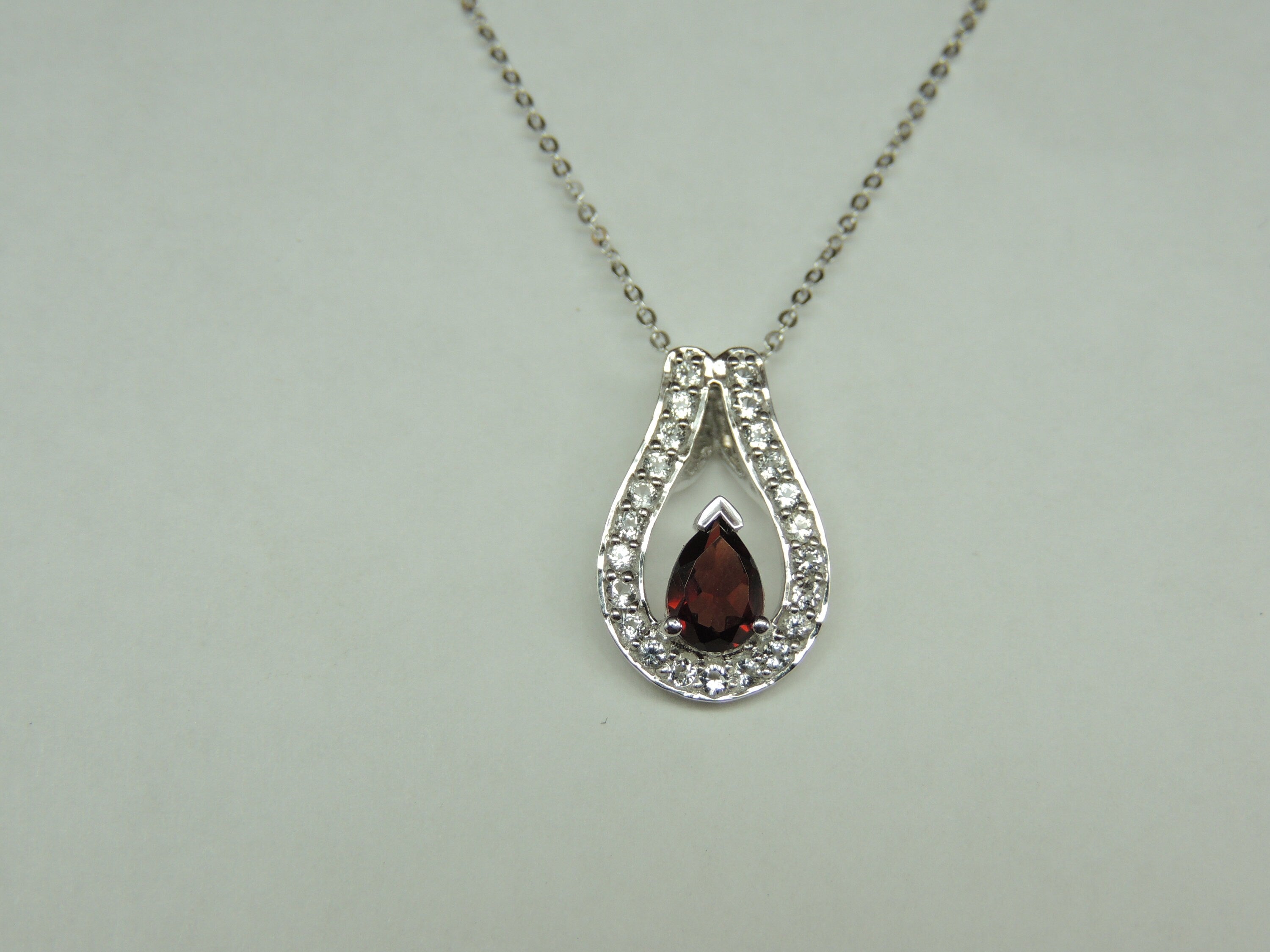 Edle 1,10 Carat Granat weisstopas Anhanger 925 Silber Collier Kette ein Traum