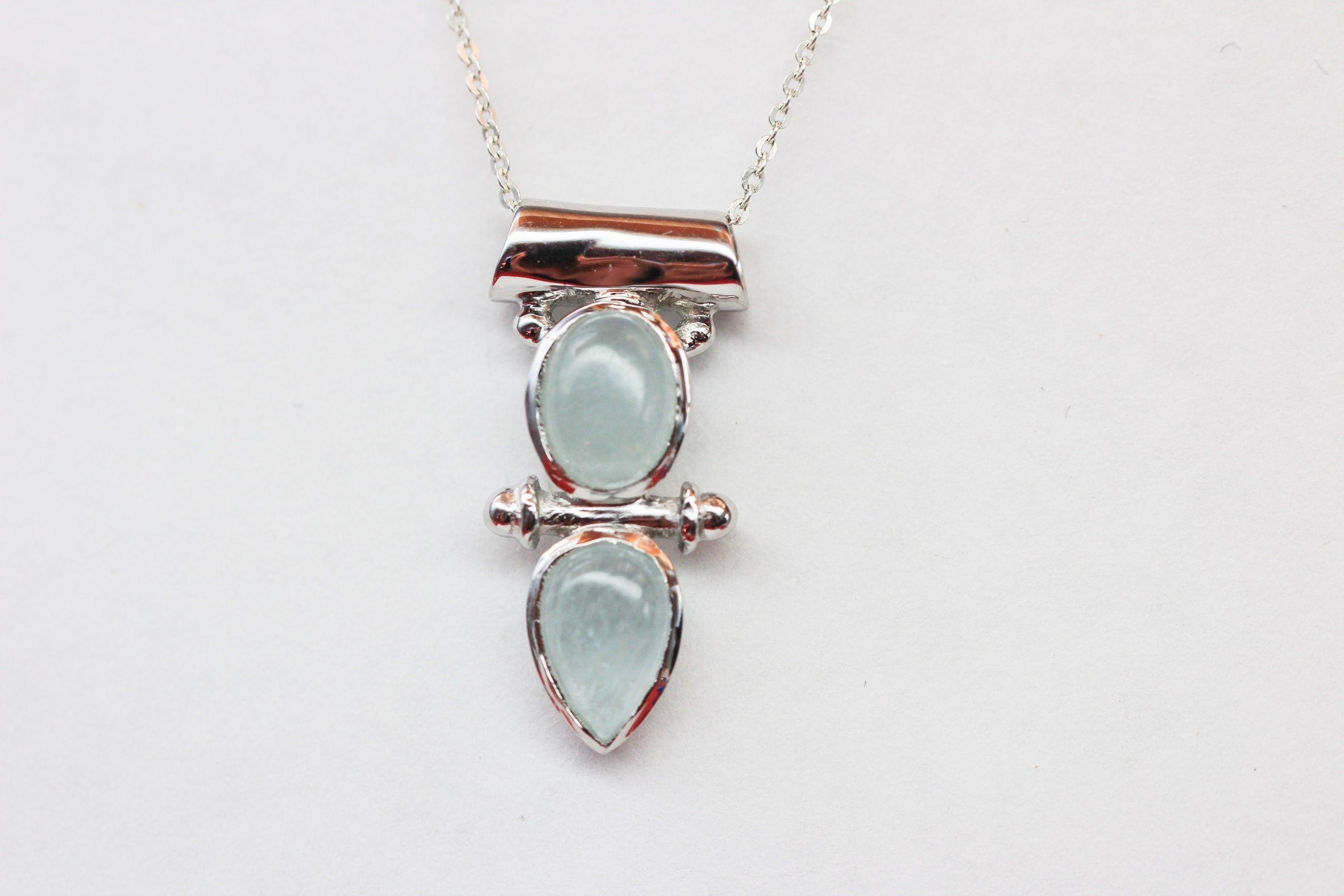 Design pur 2,85 Carat Blautopas Cabochon Anhanger 925 Silber Collier Kette
