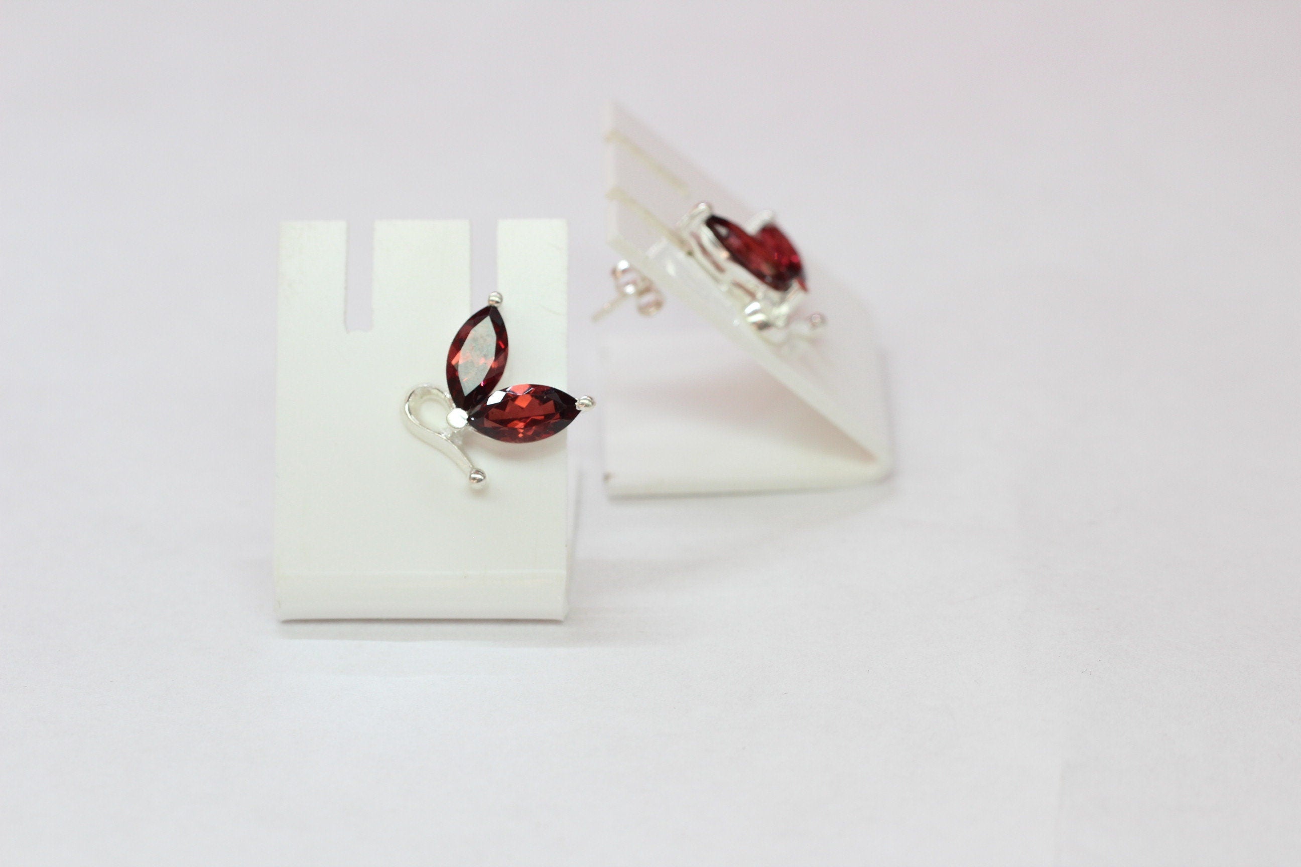 3,77 Carat Designer Granat  925 Silber Design Pur blutroter Edelstein